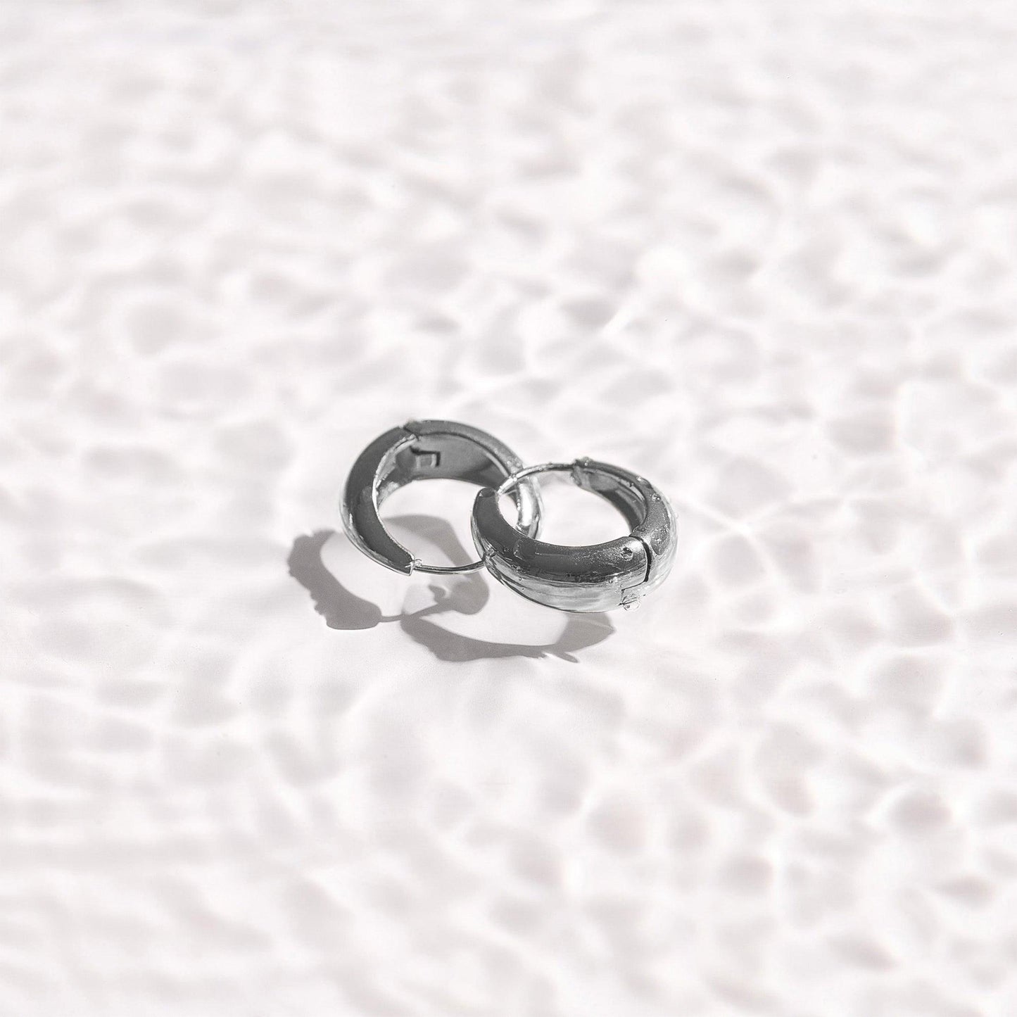 Teardrop Small Curve Hoop Earrings - EVRYJEWELS